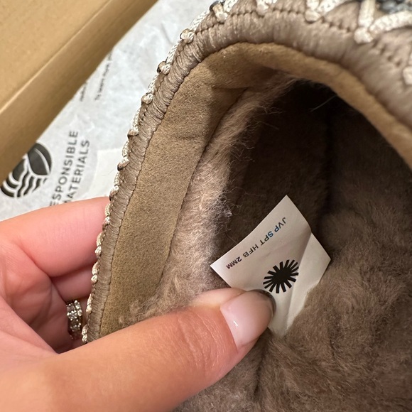 UGG Women’s Tazz in Hickory size 7 - Picture 8 of 8